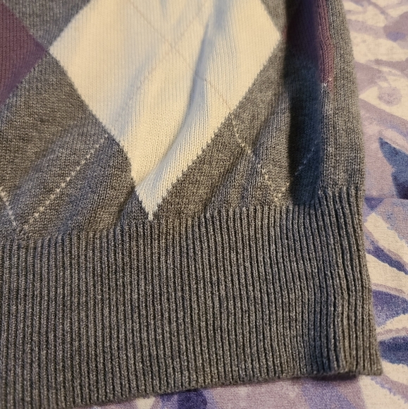 Men's Sweater Vest - Picture 3 of 5